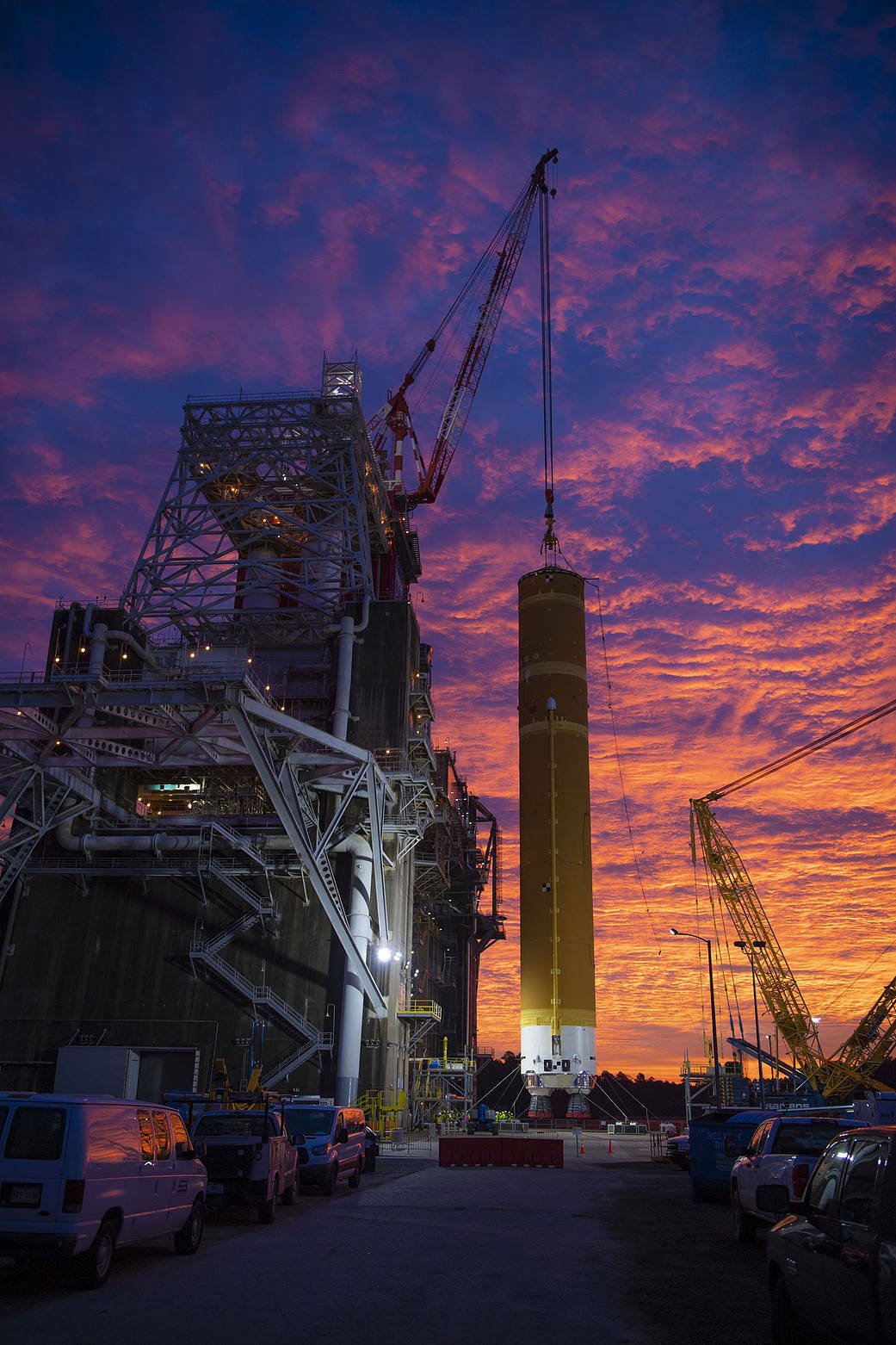 NASA erecting SLS first core stage at Stennis Space Center for testing