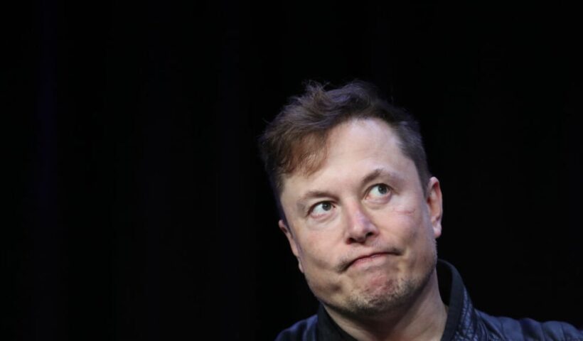 Elon Musk still needs pre-approval for some tweets, judge rules