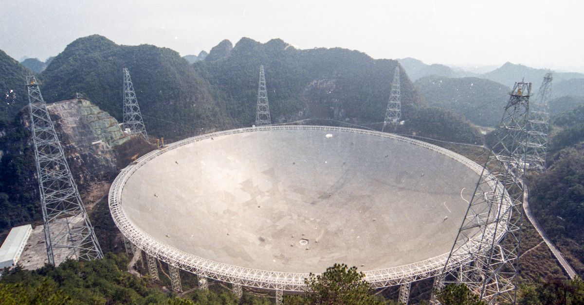 A radio telescope in China reportedly discovers a possible alien signal