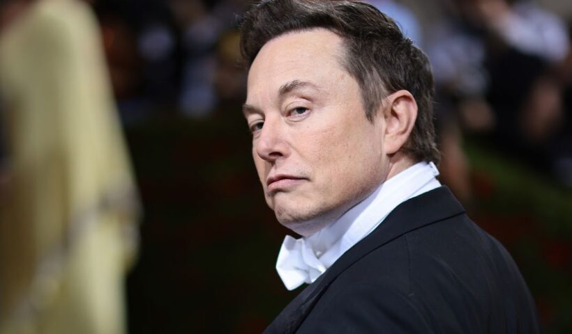 Elon Musk’s first meeting with Twitter employees left some questions unanswered